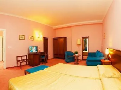Louis Leger - Czech Leading Hotels Prague 4*,